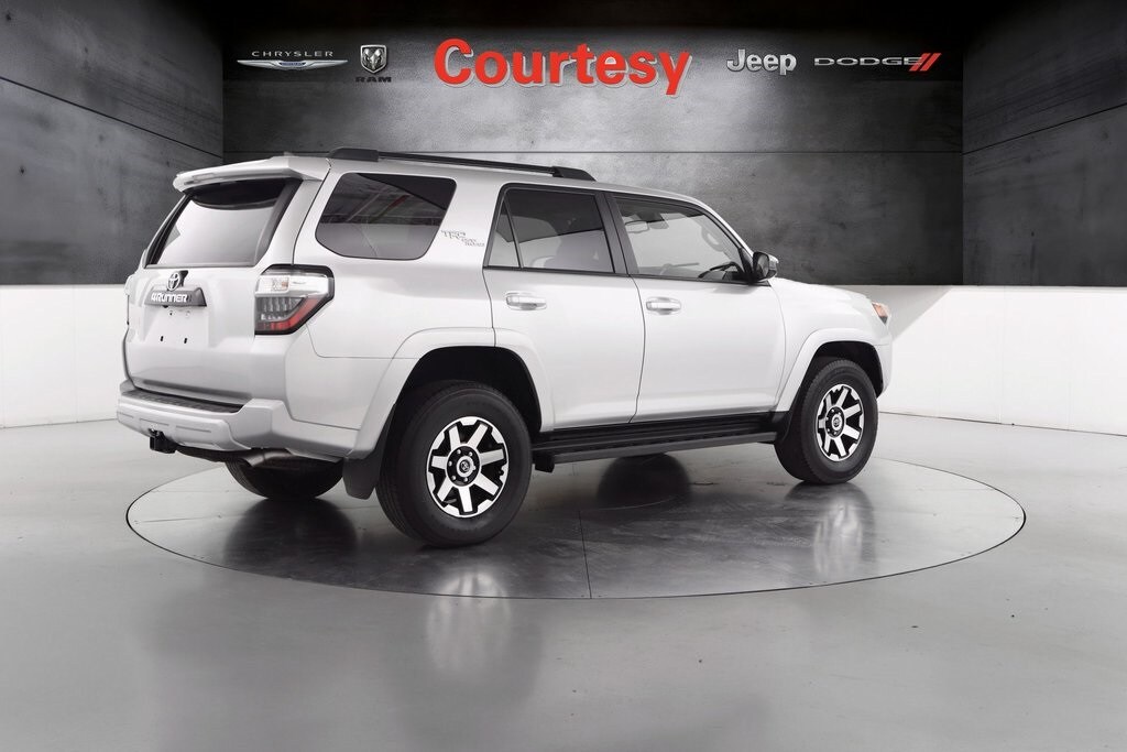 2023 Toyota 4Runner TRD Off-Road photo 3