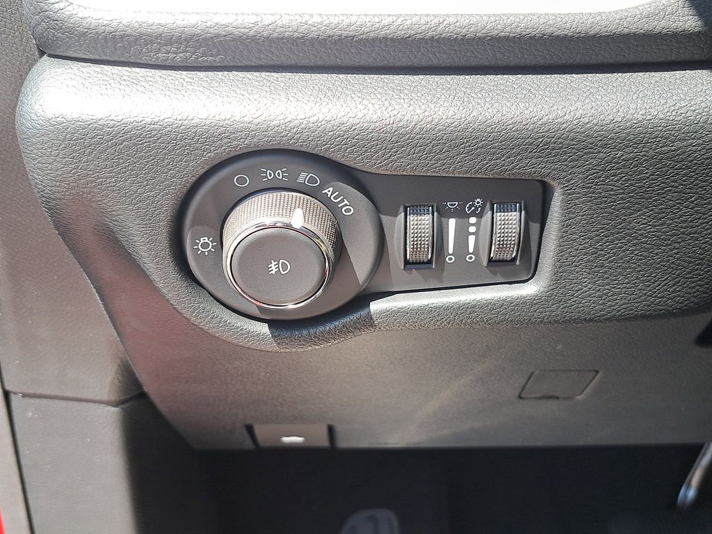 2026 Chrysler Pacifica Select - Photo 28