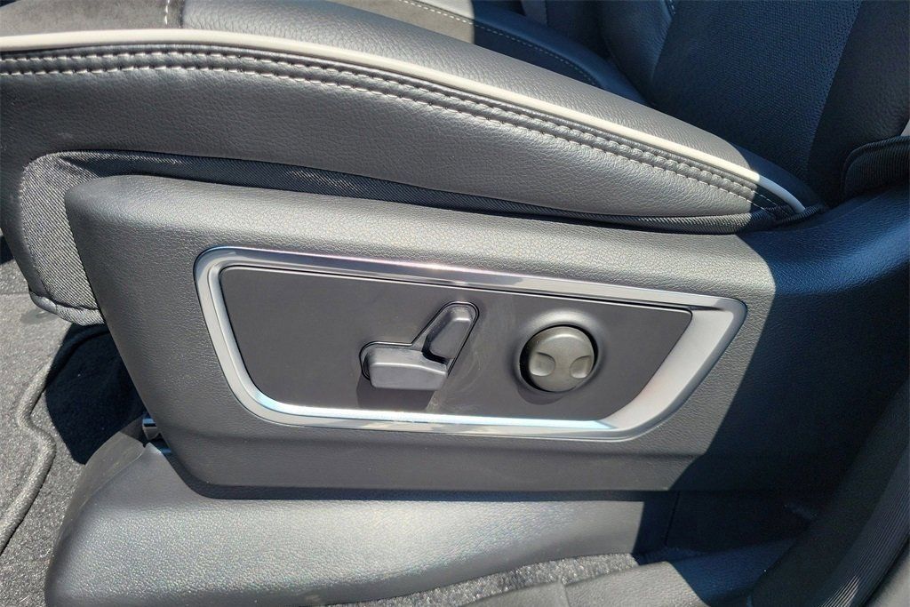 2026 RAM 1500 Laramie - Photo 18