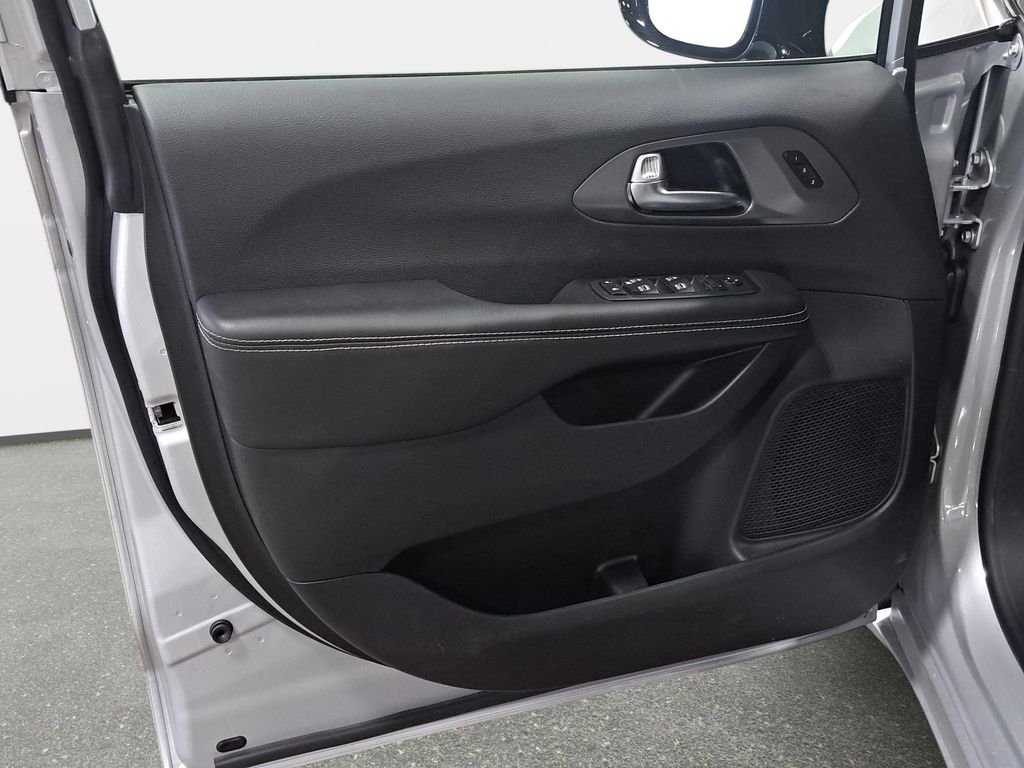 2026 Chrysler Pacifica Select - Photo 29