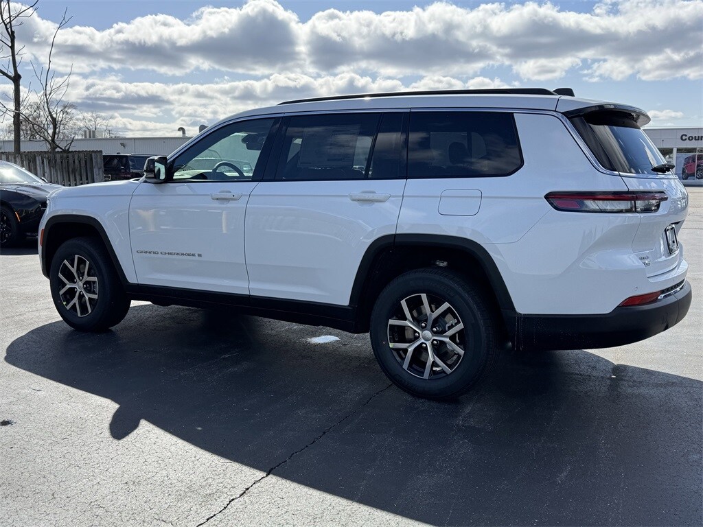 2025 Jeep Grand Cherokee Limited photo 3