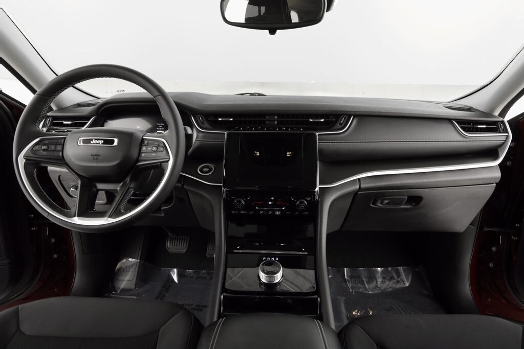 2023 Jeep Grand Cherokee Laredo photo 2