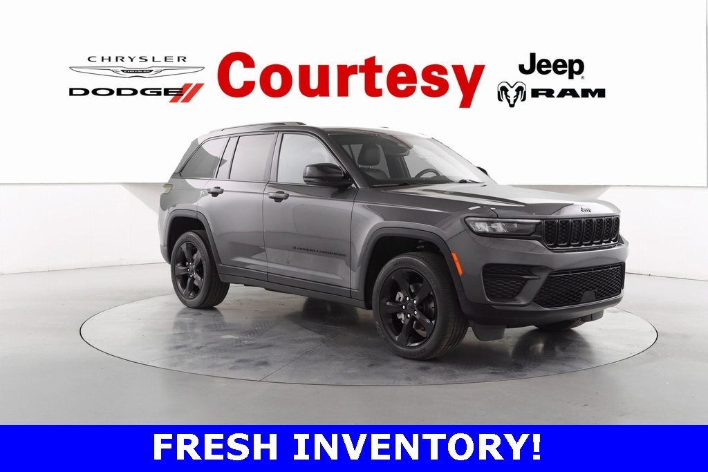 2022 Jeep Grand Cherokee Altitude's photo