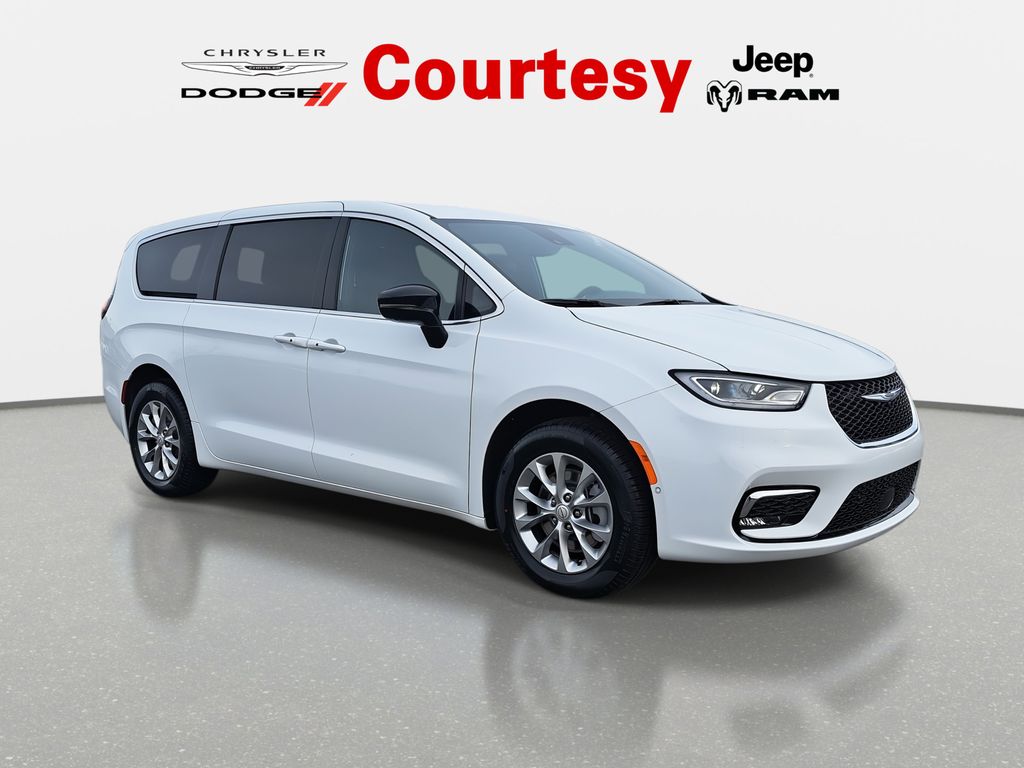 2026 Chrysler Pacifica Select AWD's photo