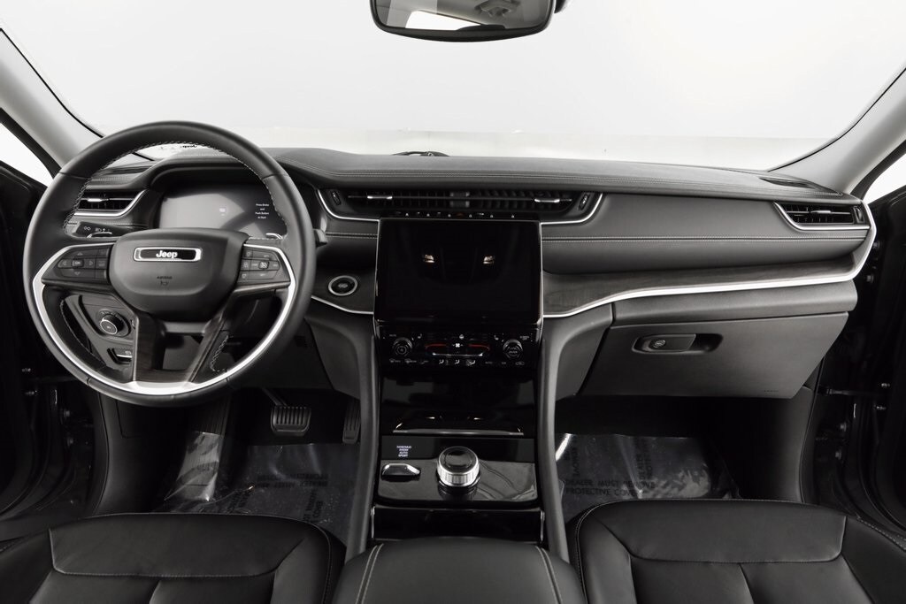 2022 Jeep Grand Cherokee Limited photo 2