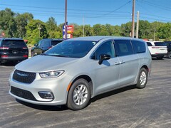 2026 Chrysler Pacifica SELECT Passenger Van