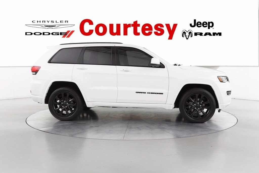 2020 Jeep Grand Cherokee Altitude photo 2