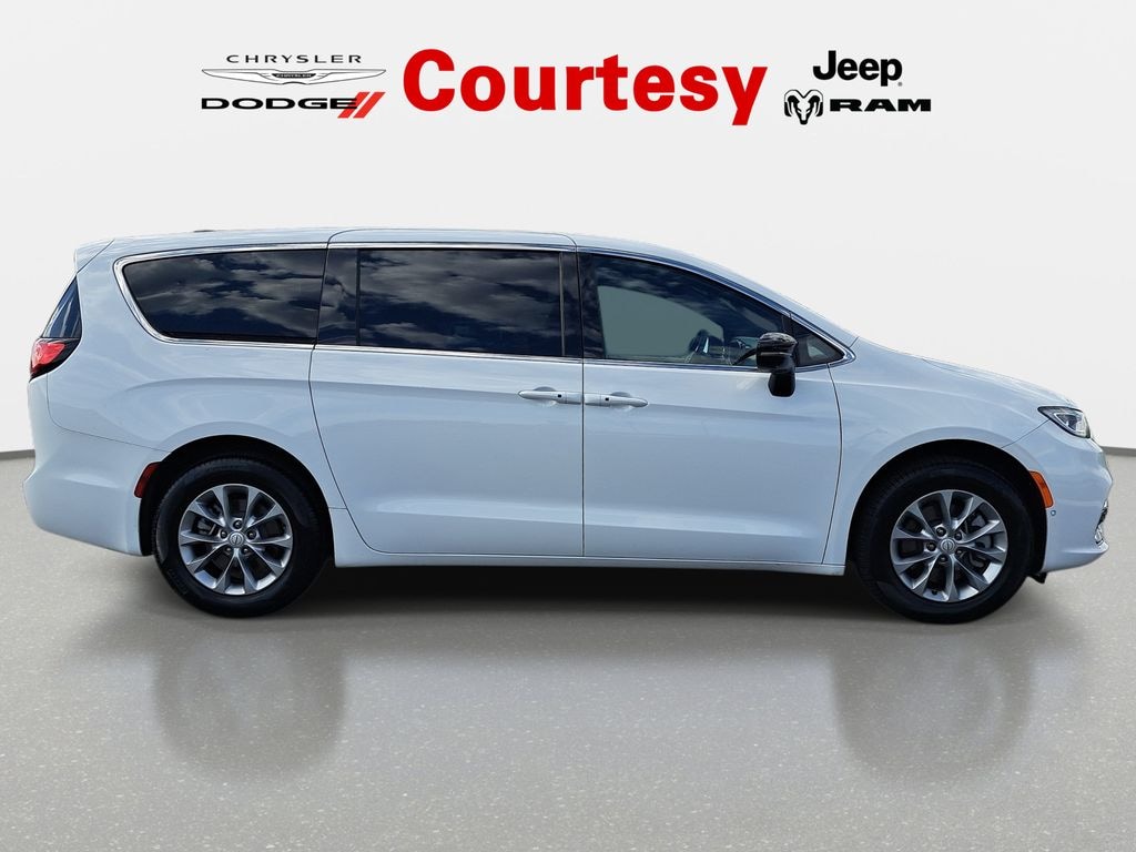New 2026 Chrysler Pacifica SELECT AWD Passenger Van