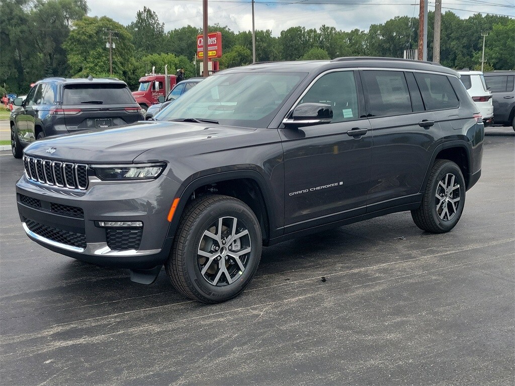 2025 Jeep Grand Cherokee Limited photo 2