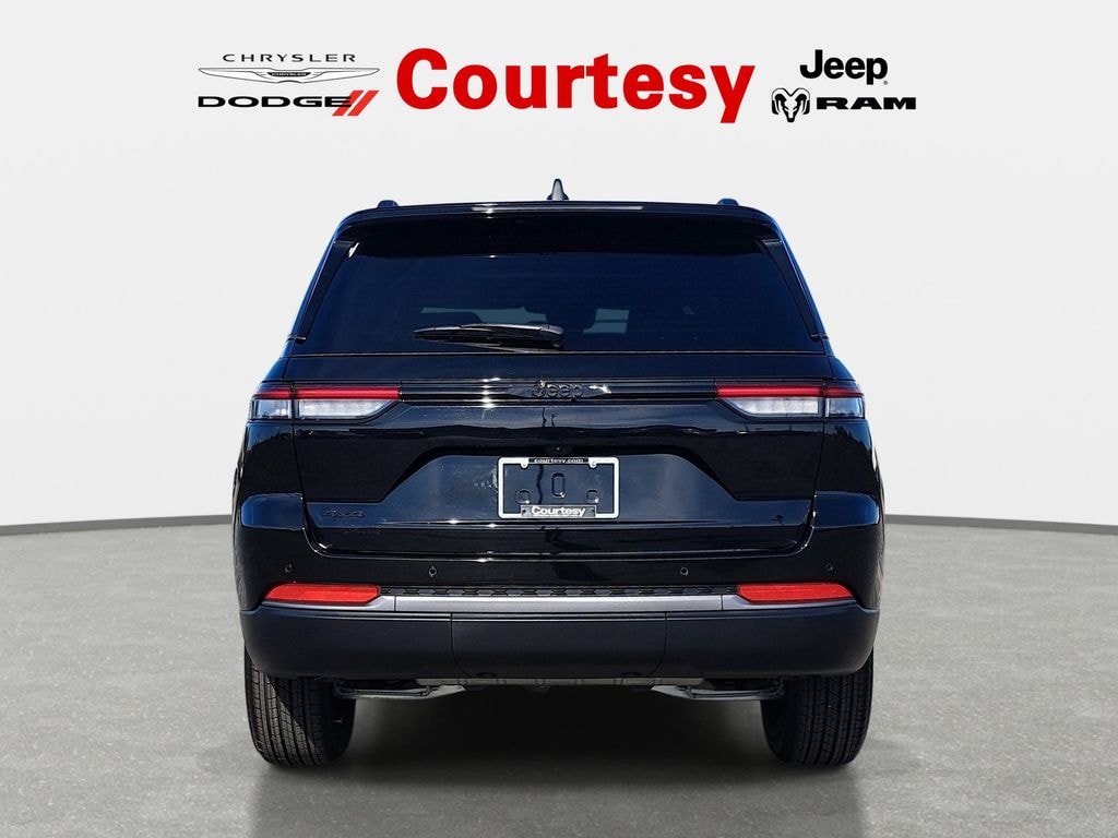 New 2026 Jeep Grand Cherokee LAREDO ALTITUDE 4X4 Sport Utility