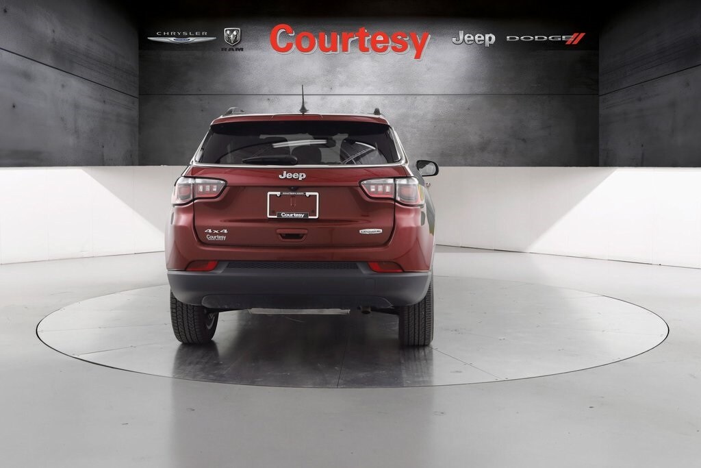 2022 Jeep Compass Latitude Lux photo 4