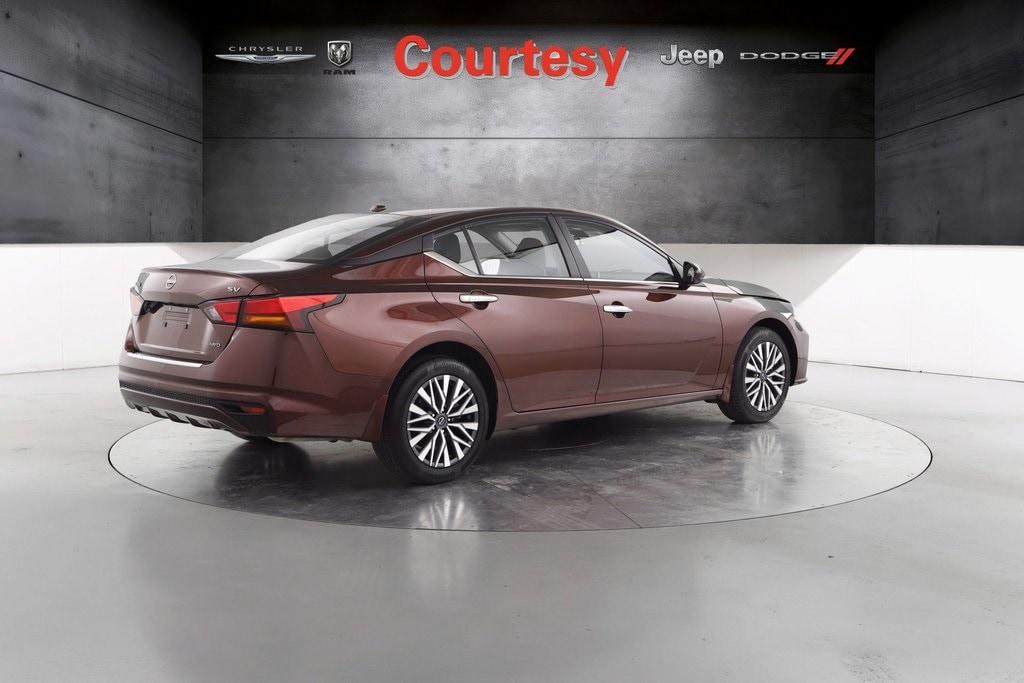 Certified 2023 Nissan Altima SV with VIN 1N4BL4DW8PN424907 for sale in Grand Rapids, MI