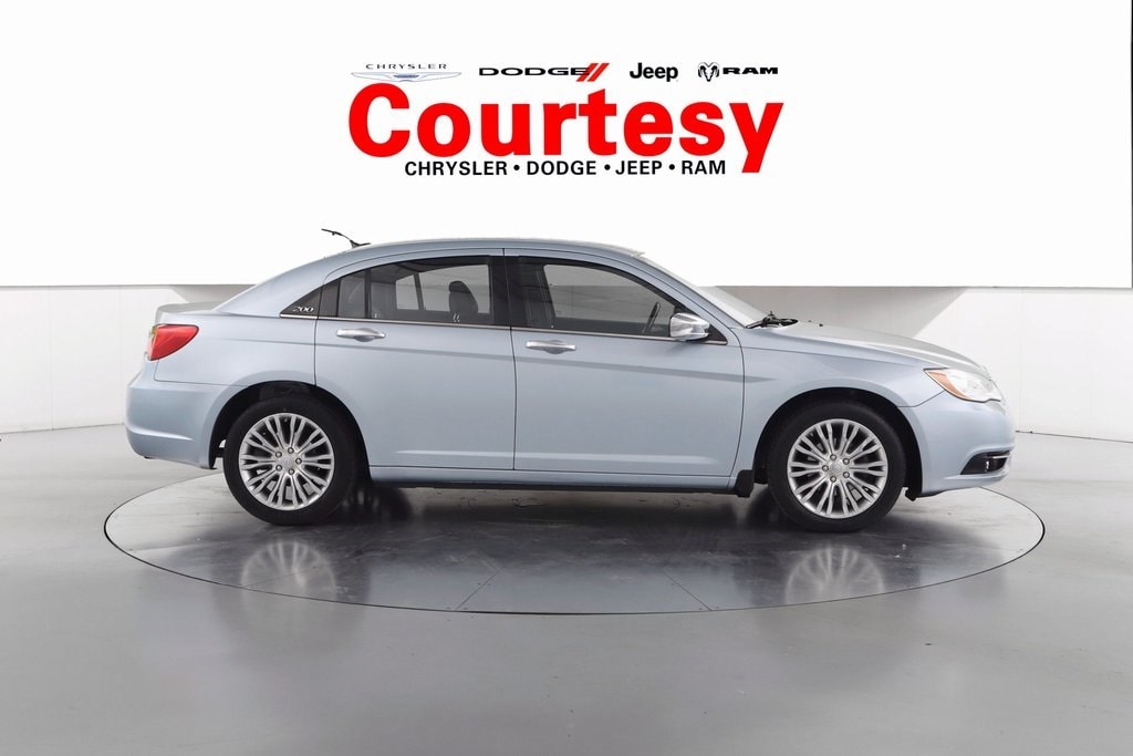 Used 2012 Chrysler 200 Limited with VIN 1C3CCBCB3CN305128 for sale in Grand Rapids, MI