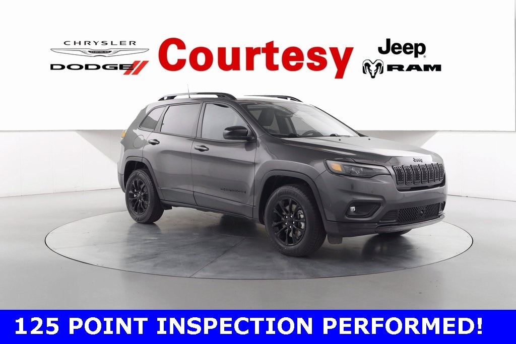 2023 Jeep Cherokee Altitude Lux's photo