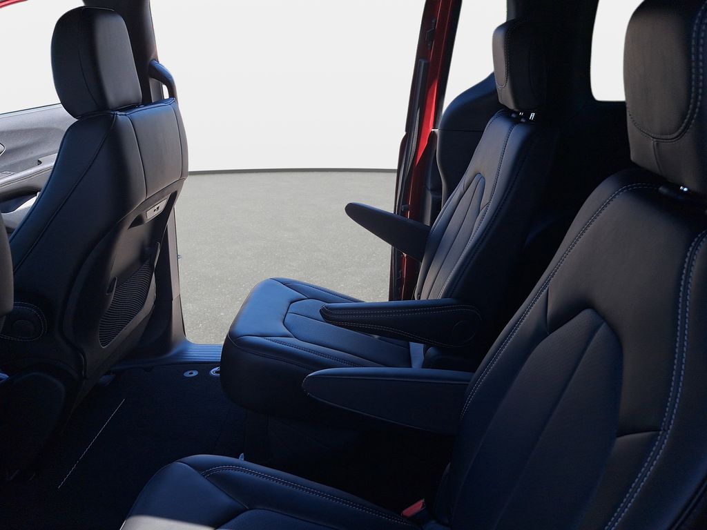 2026 Chrysler Pacifica Select - Photo 16