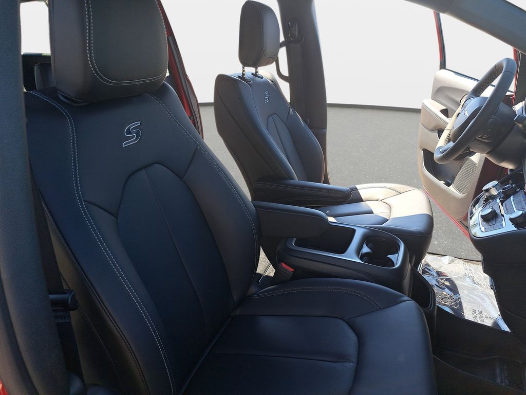 2026 Chrysler Pacifica Select - Photo 10