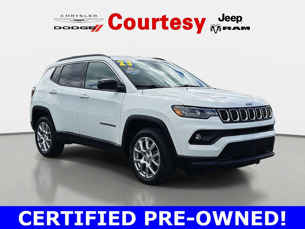 2023 Jeep Compass Latitude Lux 4X4's photo