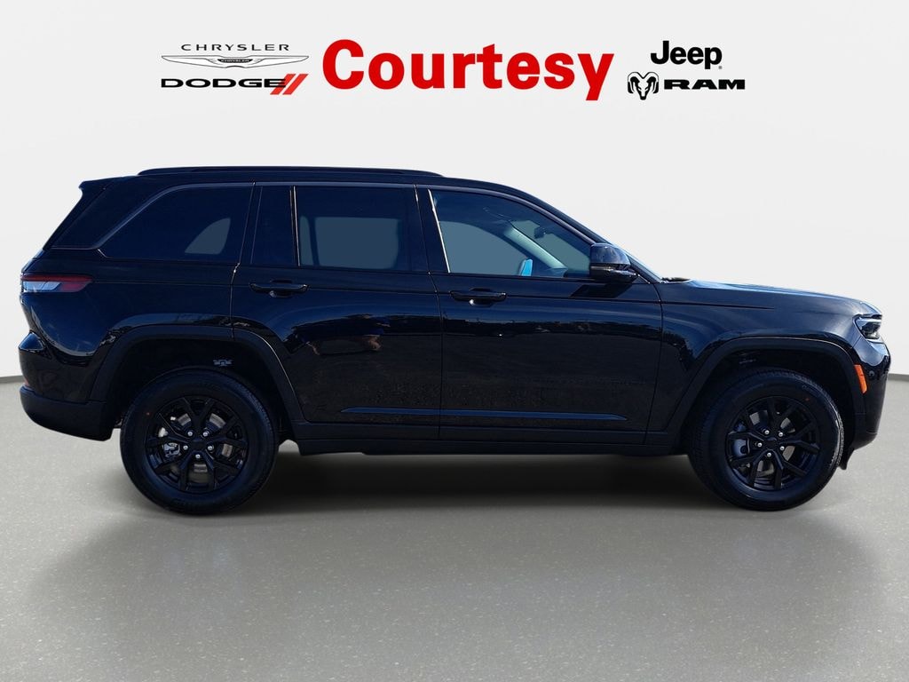 New 2026 Jeep Grand Cherokee LAREDO ALTITUDE 4X4 Sport Utility