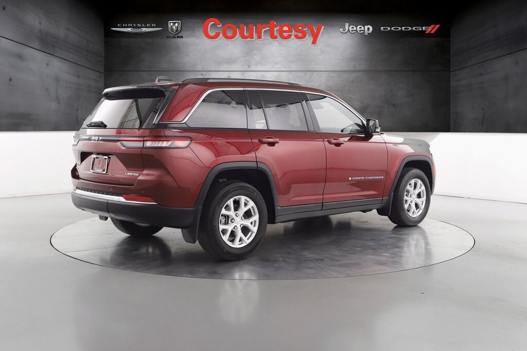 2023 Jeep Grand Cherokee Limited photo 3