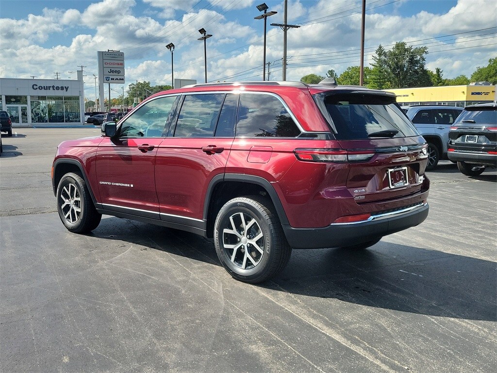 2025 Jeep Grand Cherokee Limited photo 3