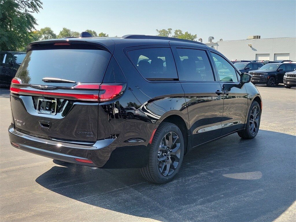 2026 Chrysler Pacifica Limited photo 4