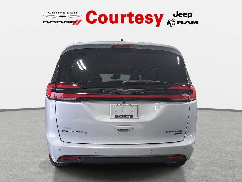 New 2026 Chrysler Pacifica LIMITED AWD Passenger Van