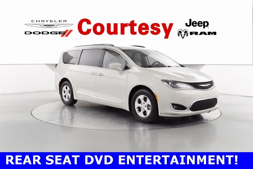 2017 Chrysler Pacifica Touring-L Plus