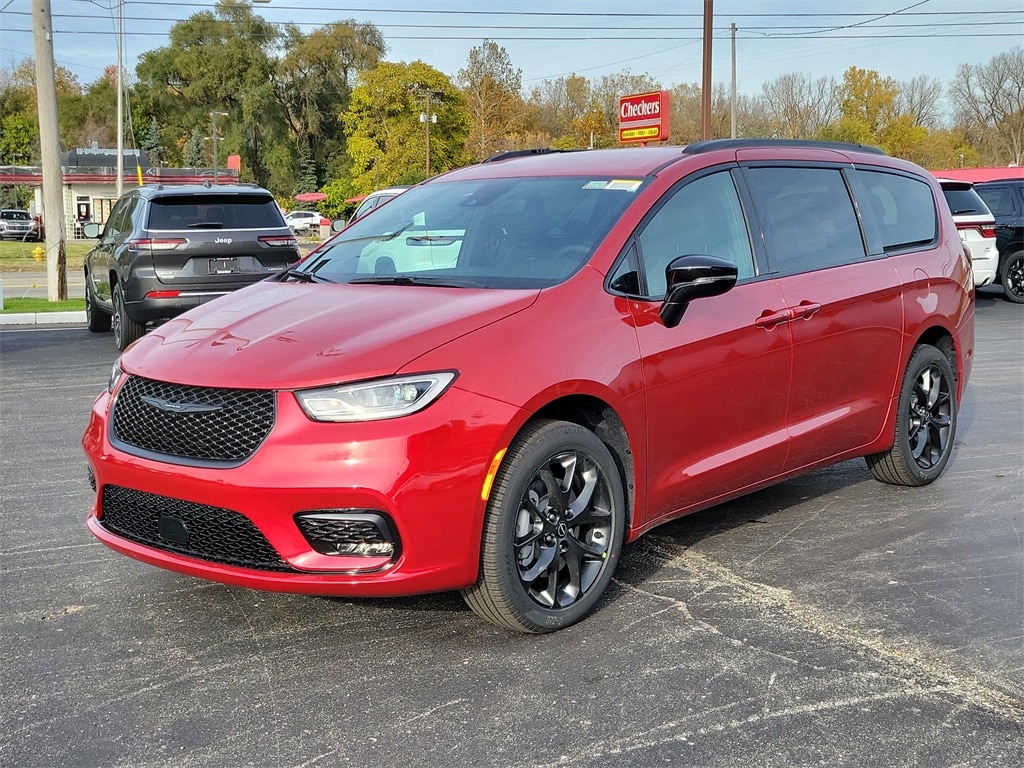 New 2026 Chrysler Pacifica SELECT AWD Passenger Van