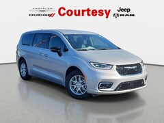 2026 Chrysler Pacifica SELECT Passenger Van