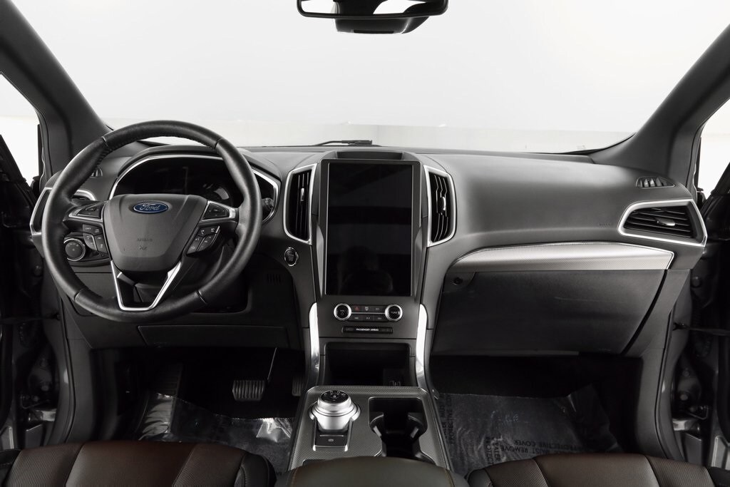 2021 Ford Edge Titanium photo 2