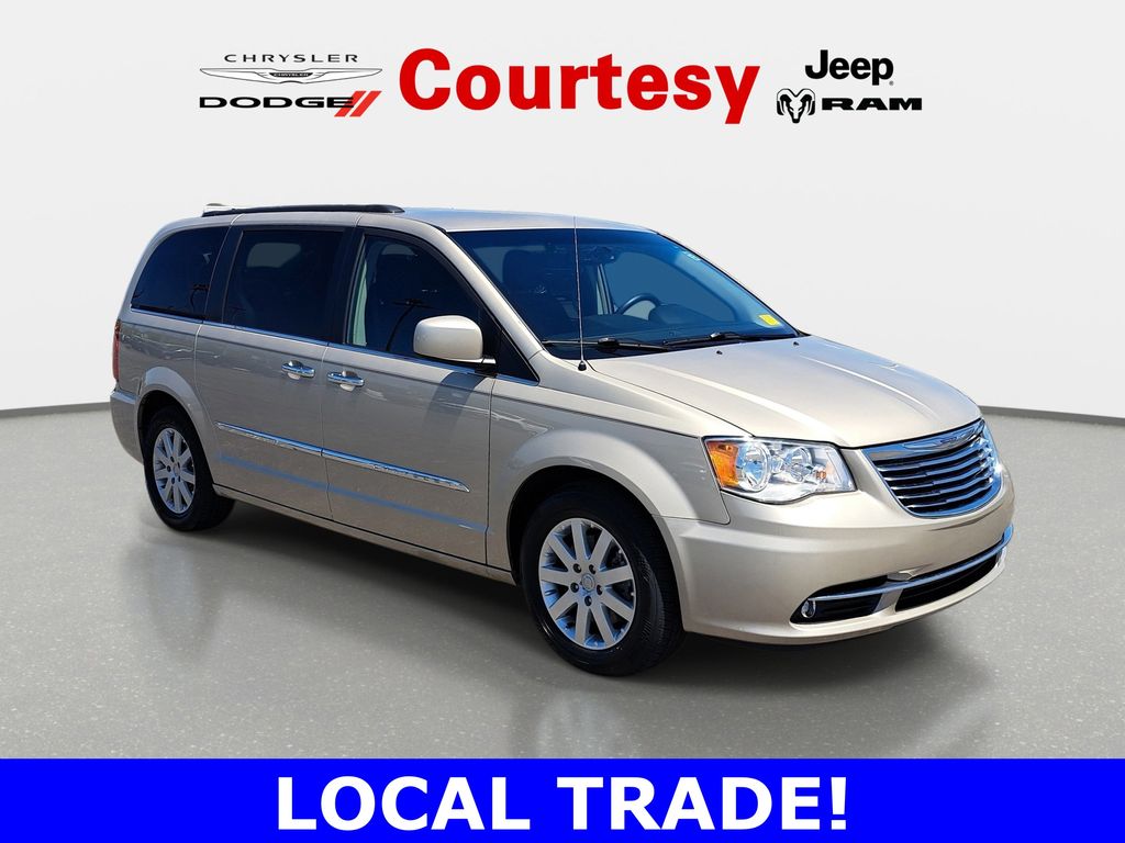2016 Chrysler Town & Country Touring's photo