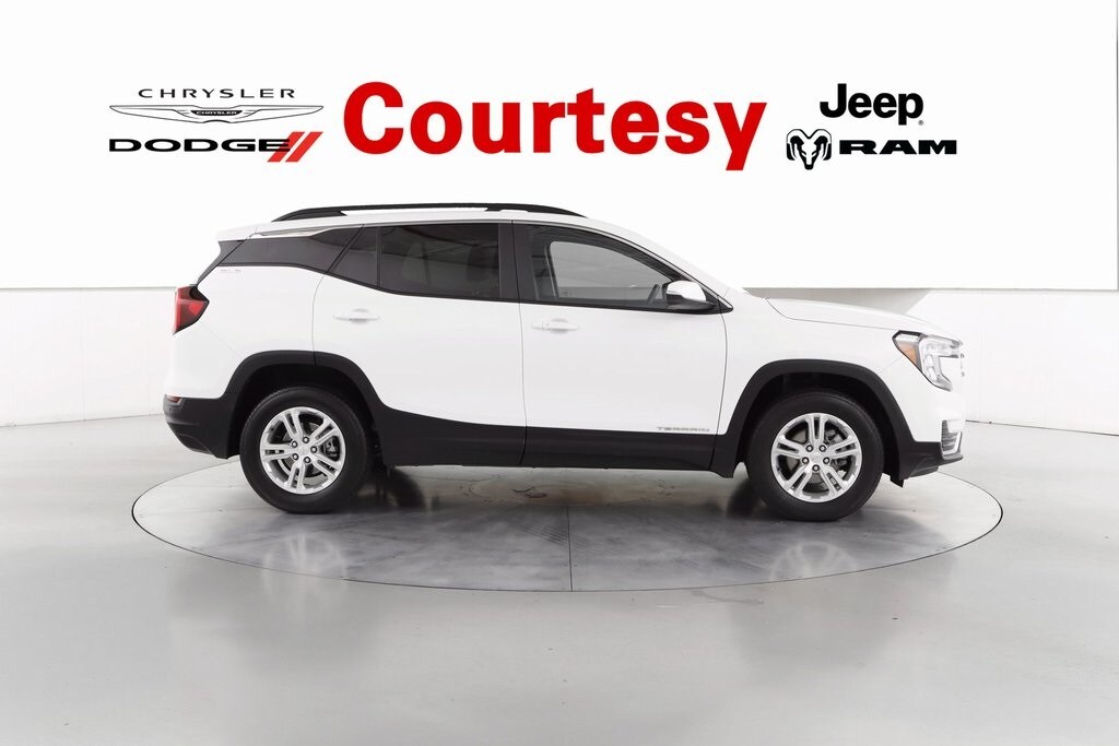 2023 Gmc Terrain SLE photo 3