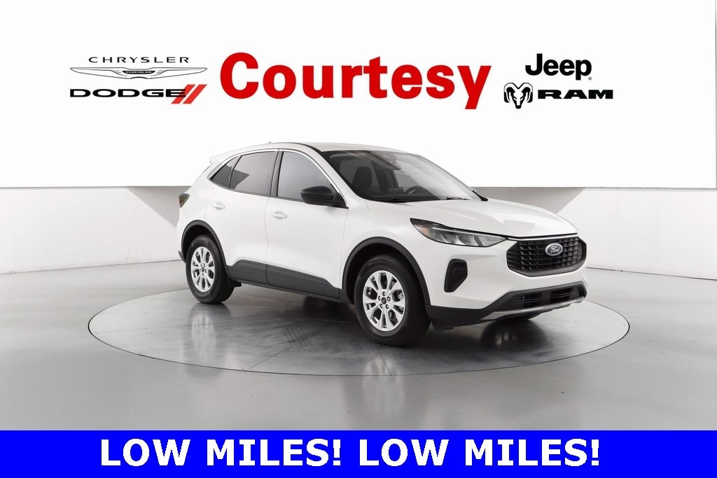 2023 Ford Escape Active's photo