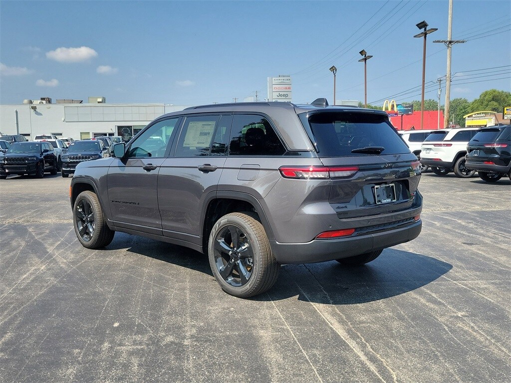 2025 Jeep Grand Cherokee Limited photo 2