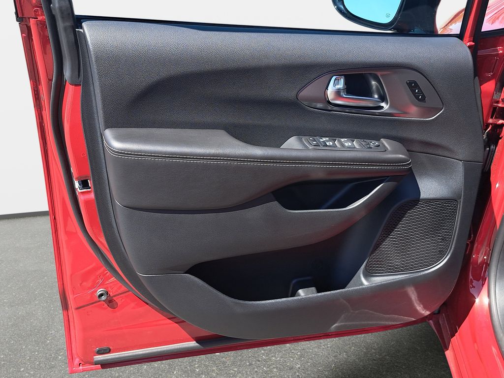 2026 Chrysler Pacifica Select - Photo 29