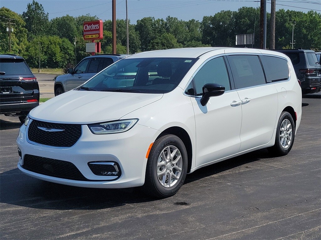 2026 Chrysler Pacifica photo 2