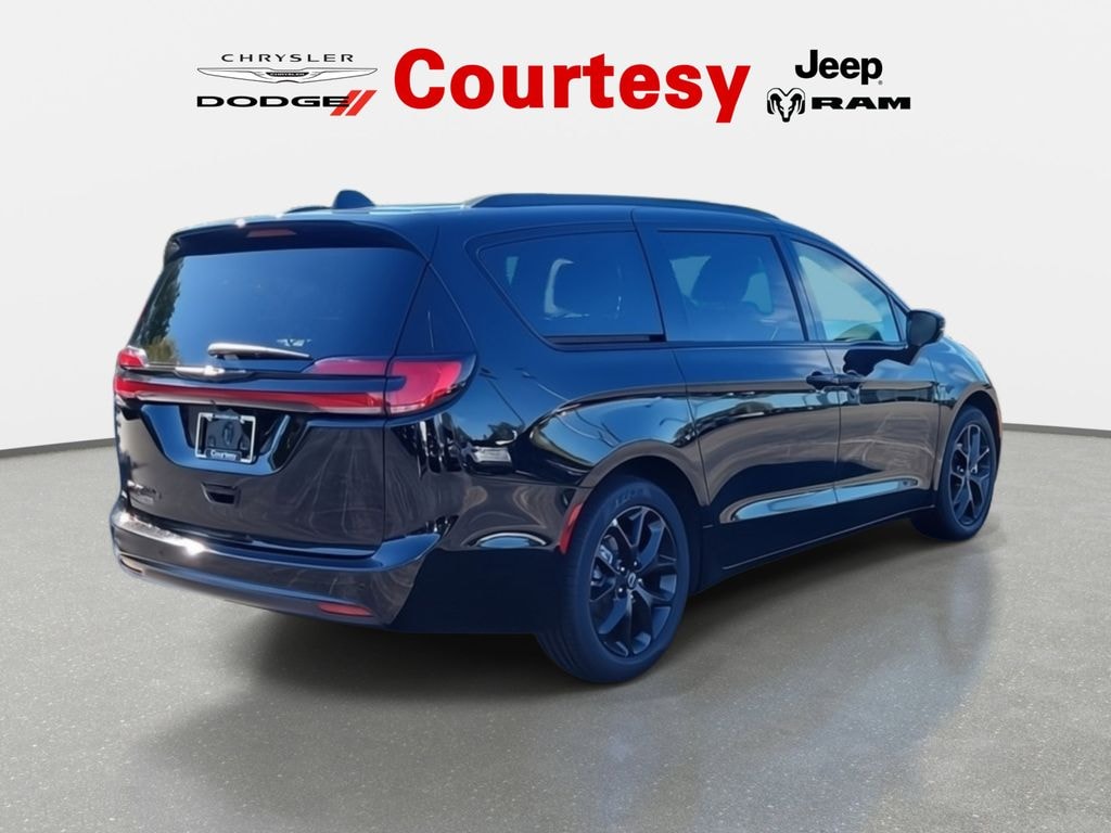 New 2026 Chrysler Pacifica SELECT Passenger Van