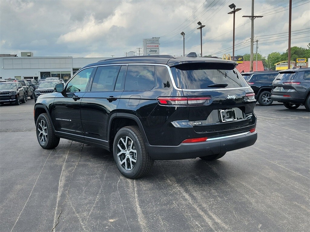 2025 Jeep Grand Cherokee Limited photo 3