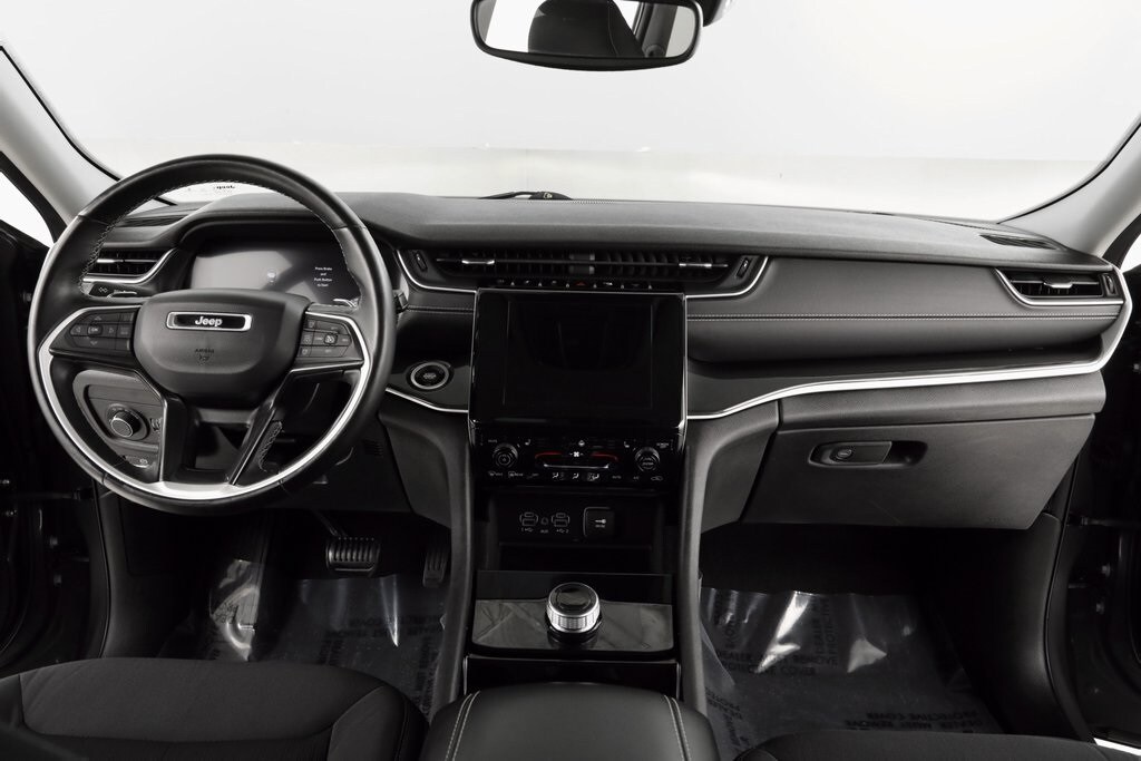 2022 Jeep Grand Cherokee Laredo photo 2