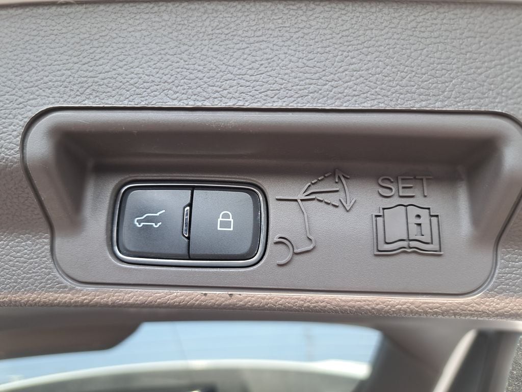2020 Ford Explorer Platinum - Photo 16