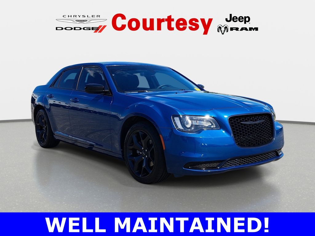 2023 Chrysler 300 Touring's photo
