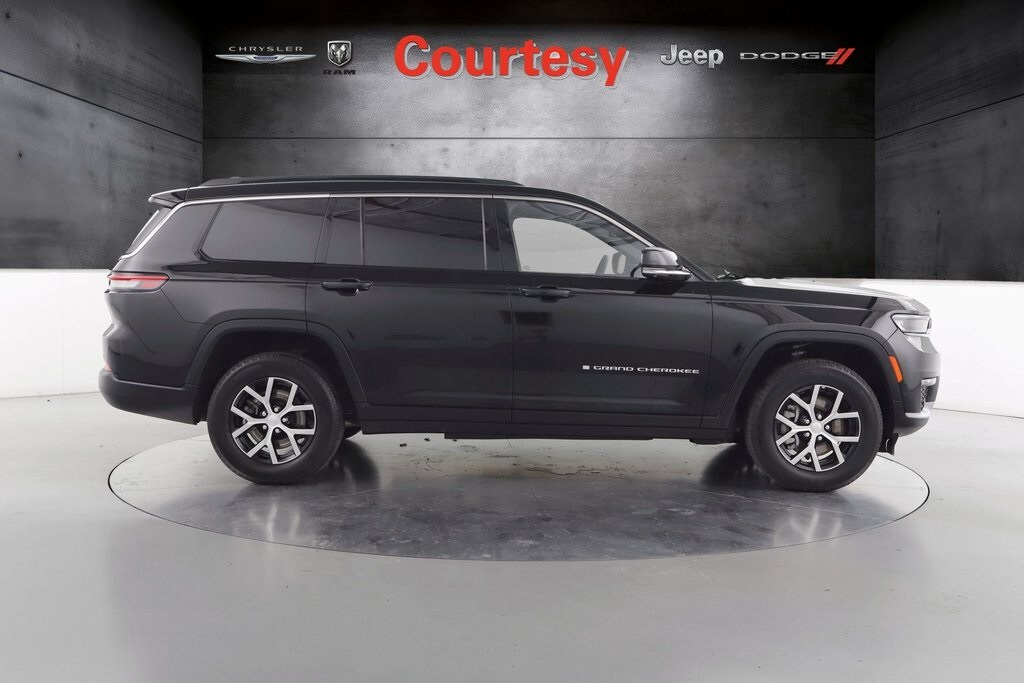 2024 Jeep Grand Cherokee L photo 2