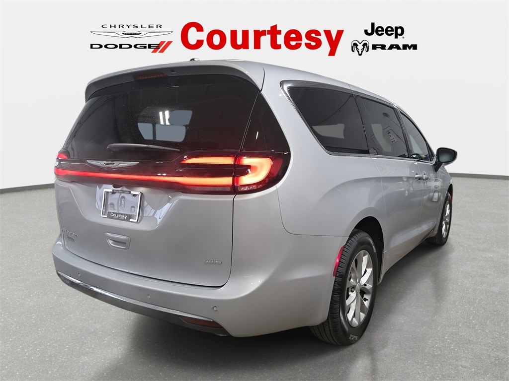 New 2026 Chrysler Pacifica SELECT AWD Passenger Van
