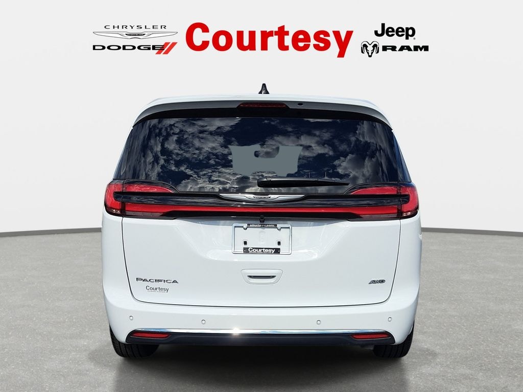 New 2026 Chrysler Pacifica SELECT AWD Passenger Van