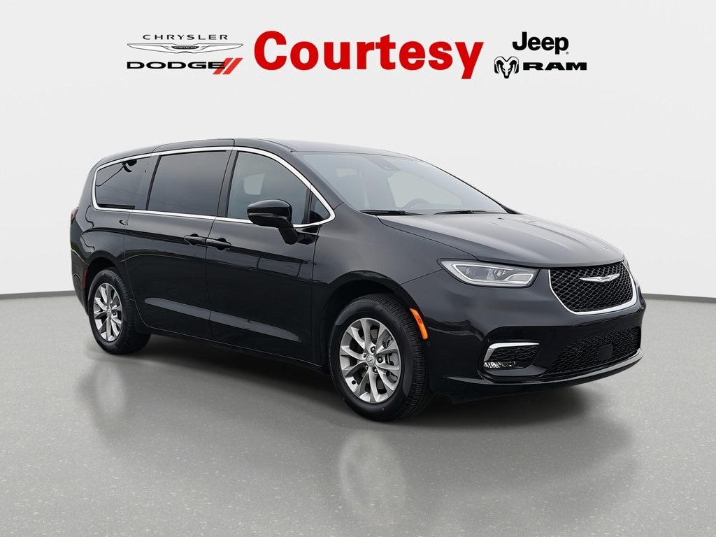 2026 Chrysler Pacifica Select's photo