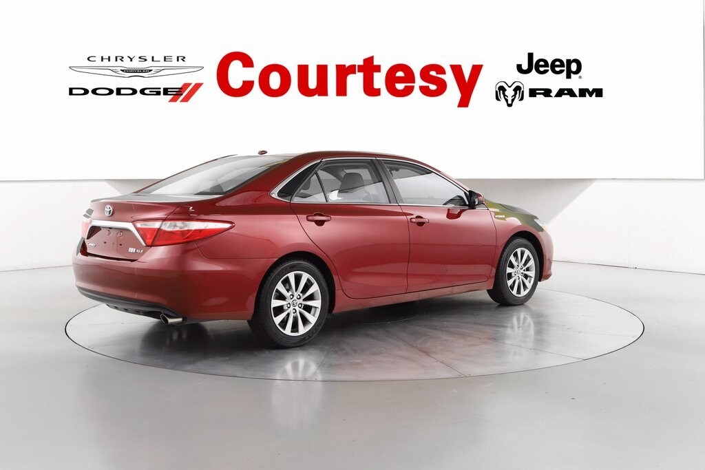 2015 Toyota Camry Hybrid LE photo 3