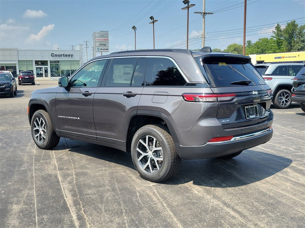 2025 Jeep Grand Cherokee Limited photo 3