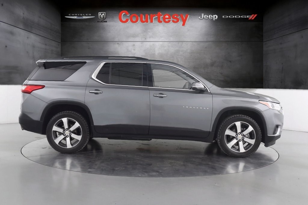 Used 2020 Chevrolet Traverse 3LT with VIN 1GNERHKW0LJ200328 for sale in Grand Rapids, MI