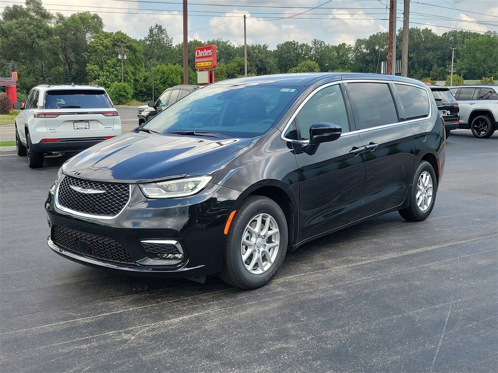 2026 Chrysler Pacifica photo 2