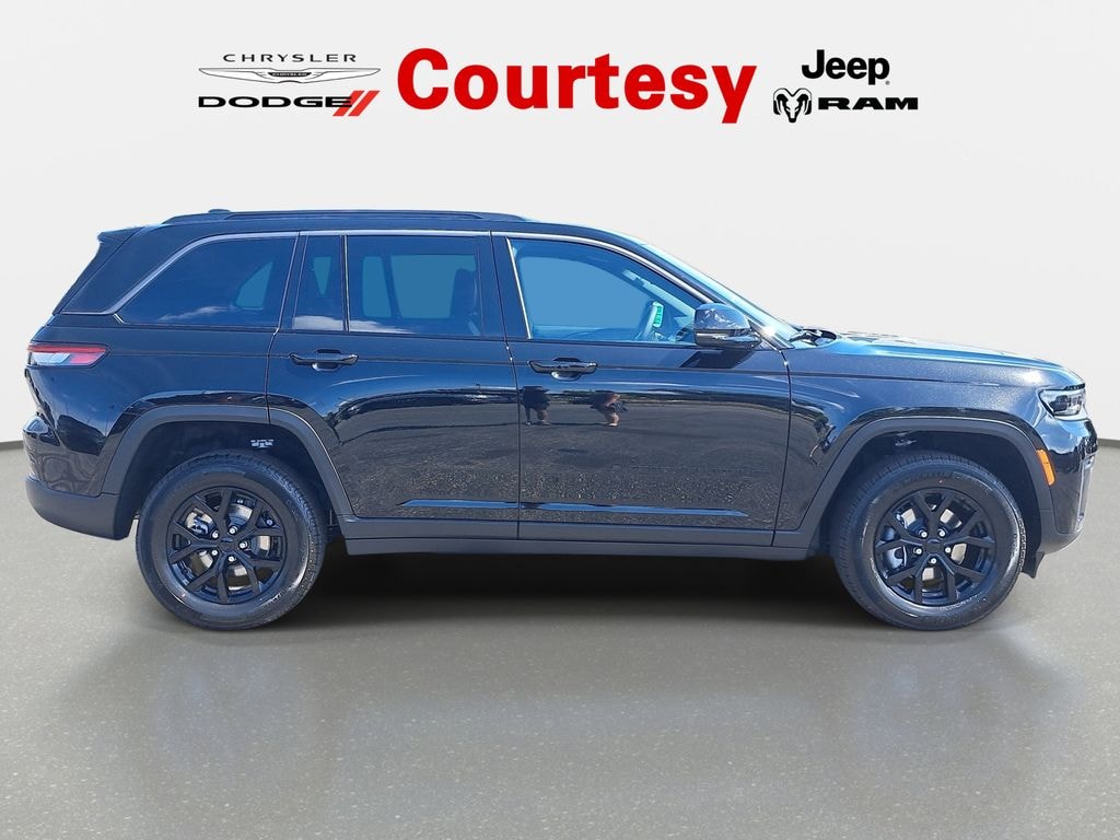 New 2026 Jeep Grand Cherokee LAREDO ALTITUDE 4X4 Sport Utility